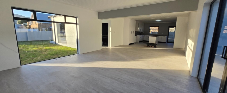 4 Bedroom Property for Sale in Franskraal Western Cape